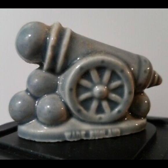 Wade Pottery England Circus Series Cannon Balls Figurine Red Rose Tea - Picture 8 of 8